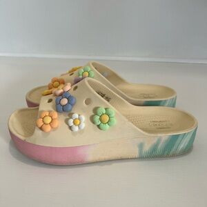 CROCS: Classic Platform Slides